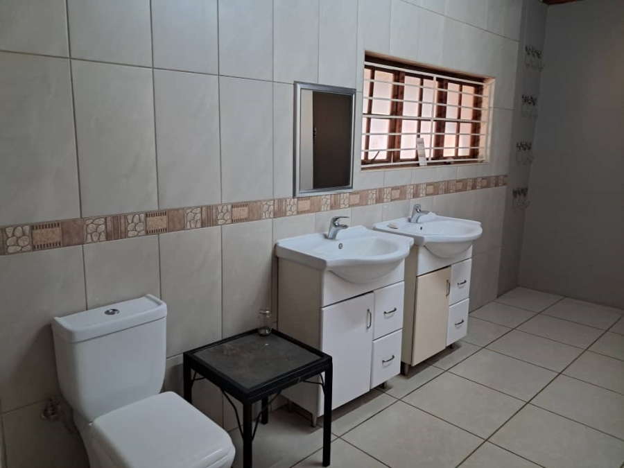 5 Bedroom Property for Sale in Rietfontein A H North West